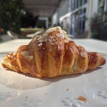 Croissant z Morelą i Migdałami